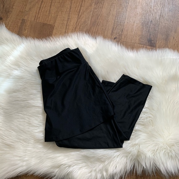 ❌SOLD❌Skirted Swim Capris - Picture 3 of 6